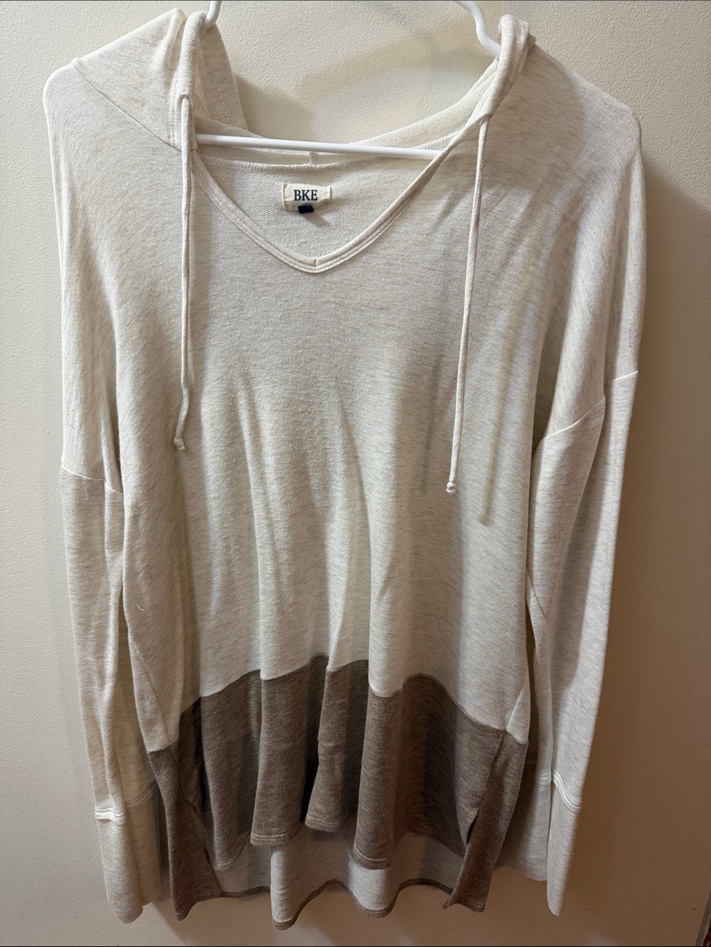 BKE Lightweight Hooded V-Neck Sweater in Cream and Brown